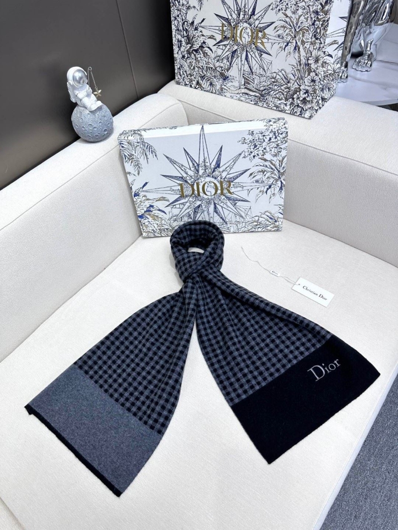 CHRISTIAN DIOR